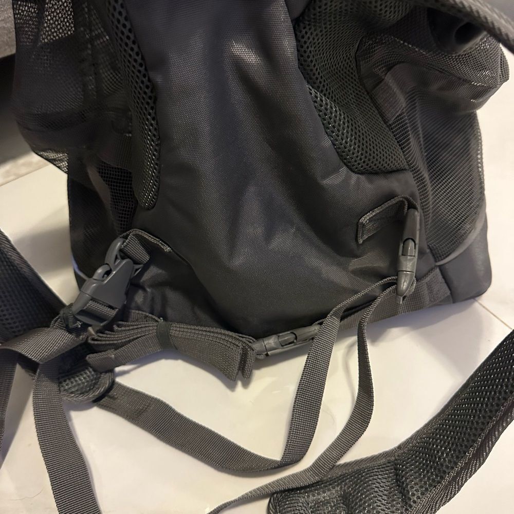 Outward Hound Charcoal and Black Backpack & puppy treat Fanny pack for training - Picture 5 of 6